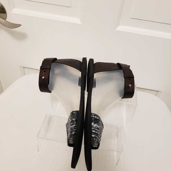 VINCE BLACK & WHITE "Sawyer" Sandals, Size 9 = 40, Stylish Flats Sleek - Picture 7 of 12